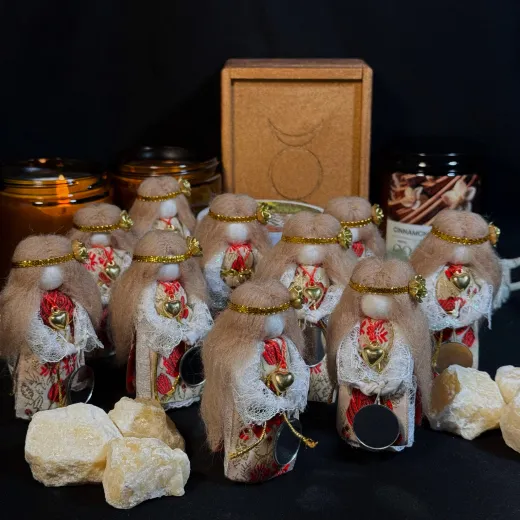 Оберіг Любава — вигляд ззаду, ручна робота